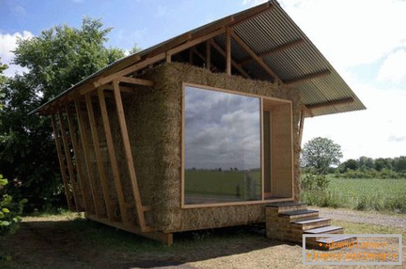 Aparência de pequena casa de campo ecológica na França