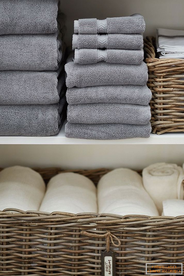 Prateleiras e cestos para toalhas