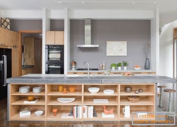 Cozinha moderna com ilha com prateleiras abertas