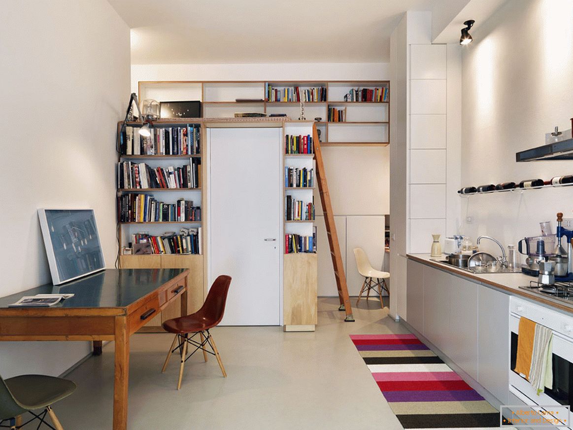 A ideia do interior da cozinha para pequenos apartamentos