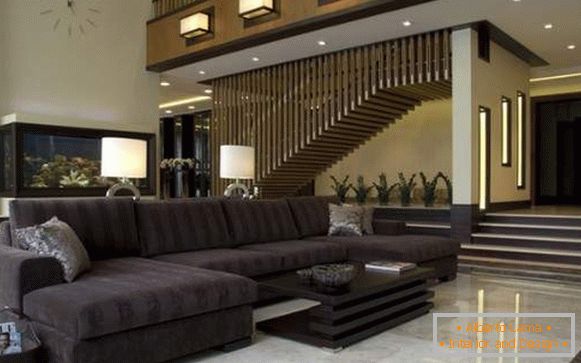 Interior ultramoderno da sala de estar em uma casa privada com uma escada