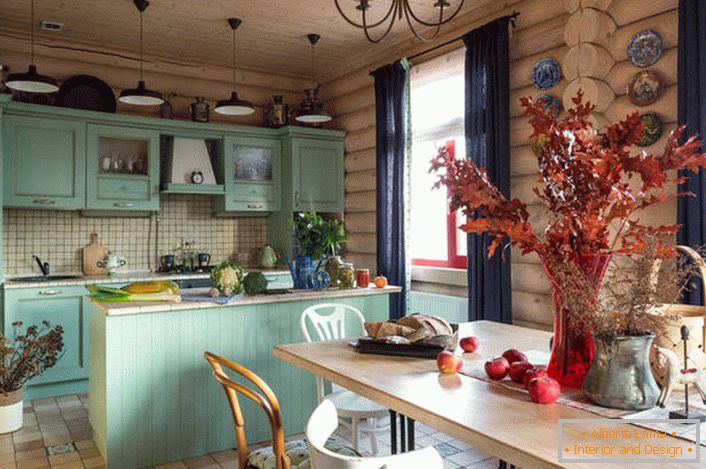 Cozinha com sala de jantar em estilo russo