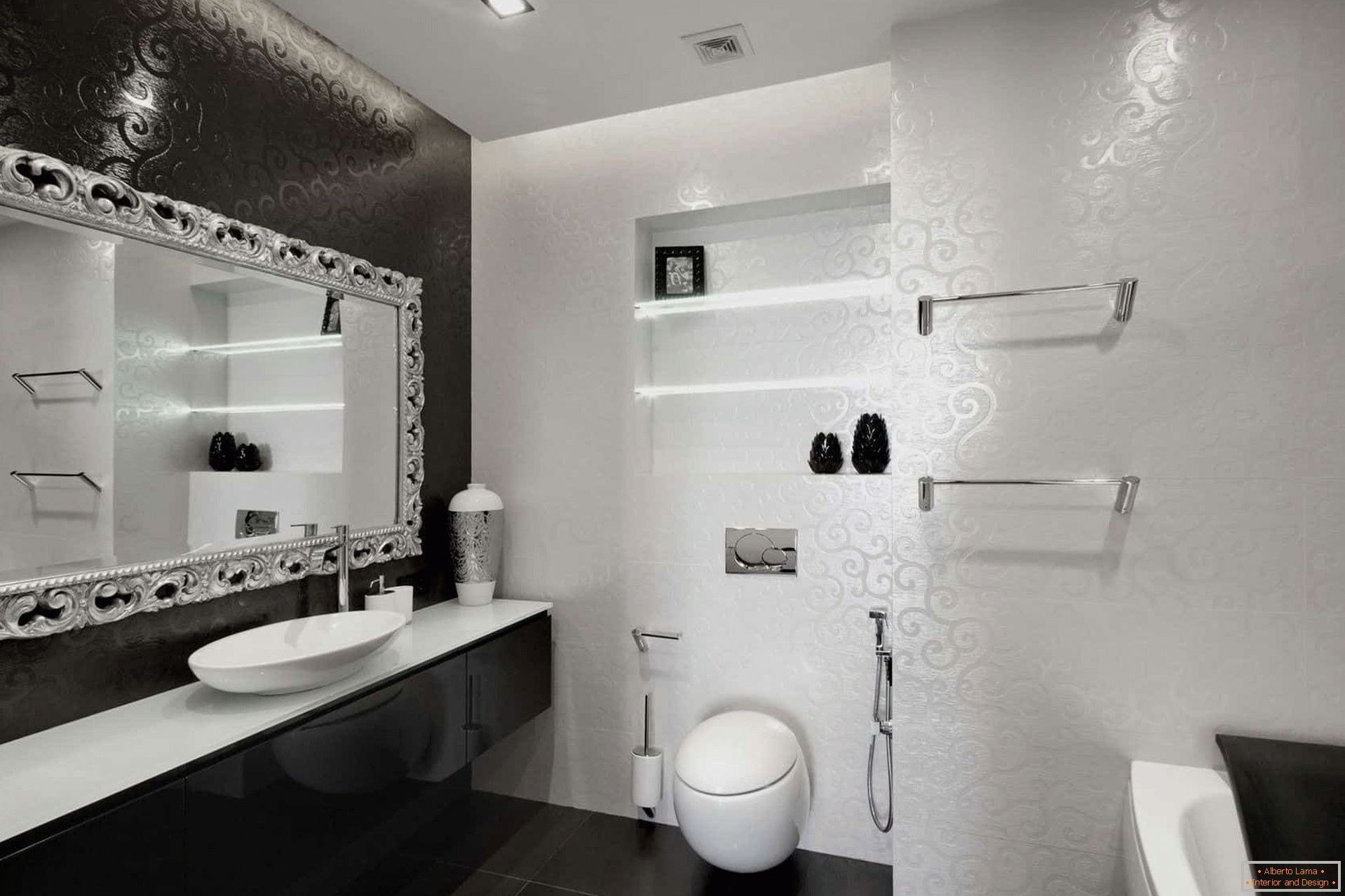 Banheiro preto e branco com banheira