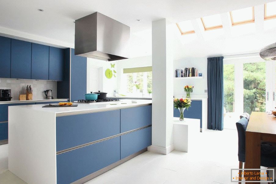 Cozinha Azul no Interior