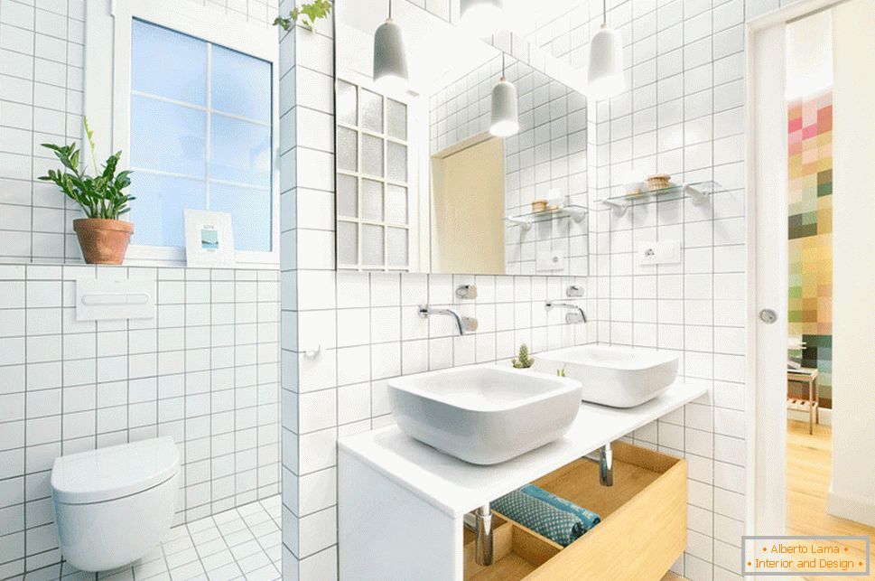 Interior de uma casa de banho em um apartamento em Barcelona