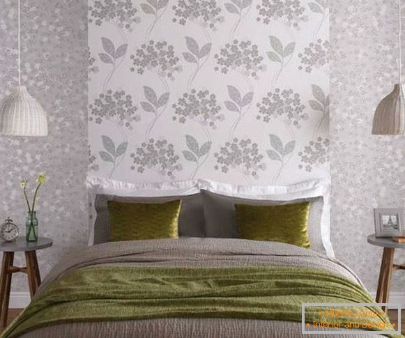 Uma combinação suave de papéis de parede - uma foto com padrões no quarto