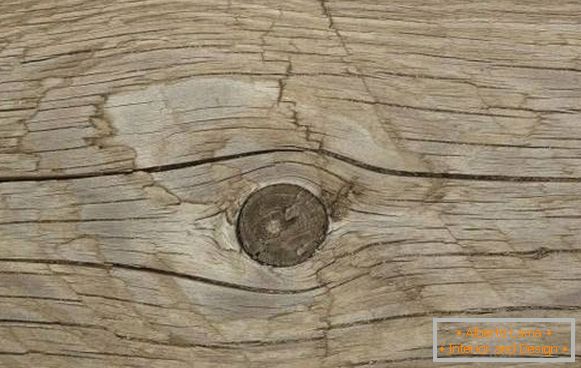Rachaduras em madeira nodosa