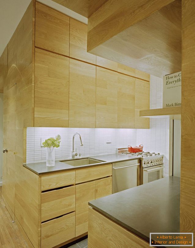 Apartamento retangular cozinha com uma janela