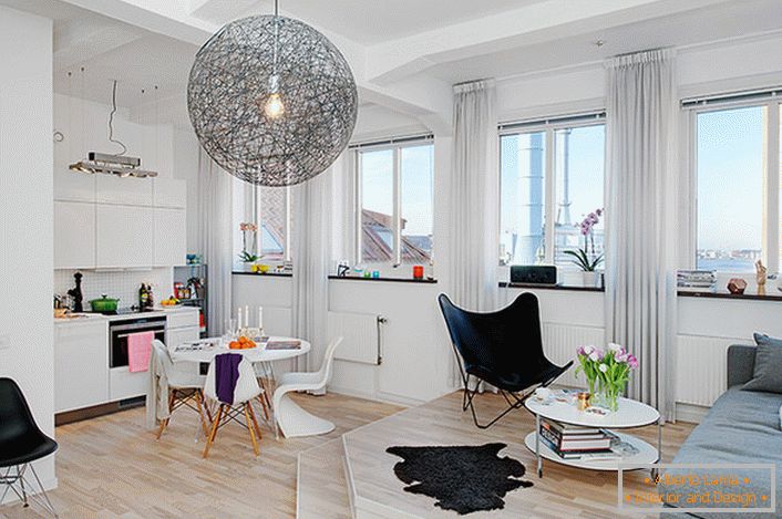 Apartamento estúdio com 40 m². Está decorado em estilo escandinavo. 