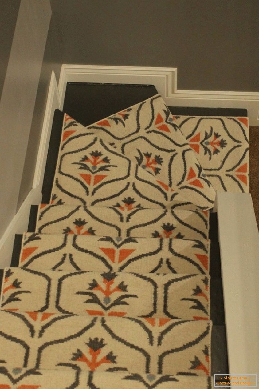 Passo a passo: Como substituir um tapete em uma escada