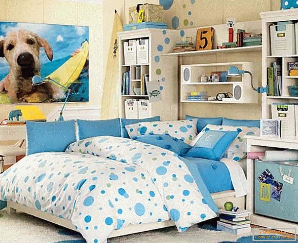 O quarto de uma adolescente em cores azuis