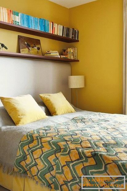 Design de quarto na cor amarela
