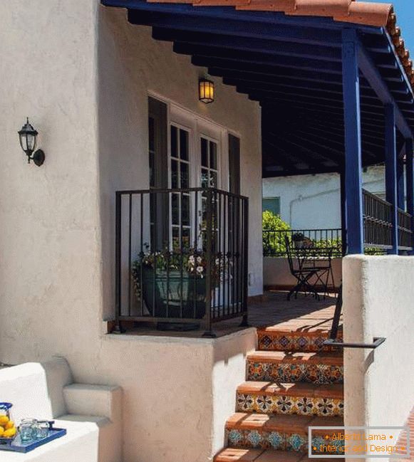 Design Mediterrâneo da varanda de uma casa privada - foto