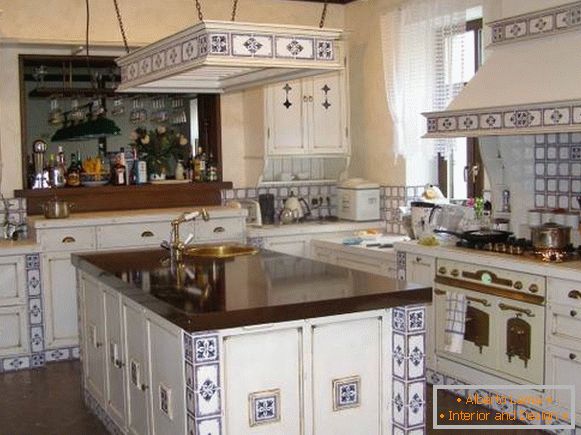 Decorar a cozinha com azulejos no estilo da Provence