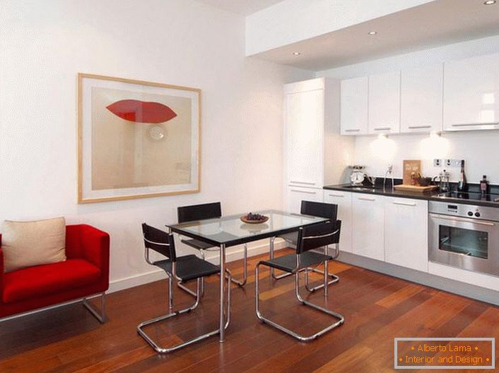 Cozinha elegante com toques de vermelho. O estilo minimalista é uma opção ganha-ganha para o design de apartamentos estúdio. 