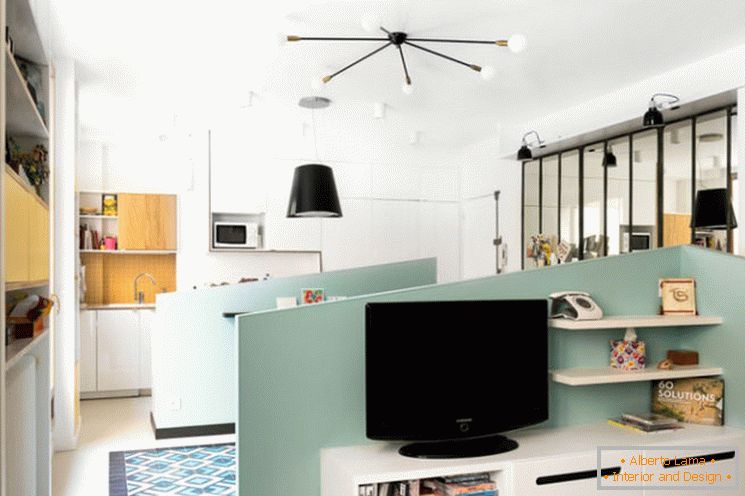 A ideia de um interior de sala de estar para pequenos apartamentos da MAEMA Architects