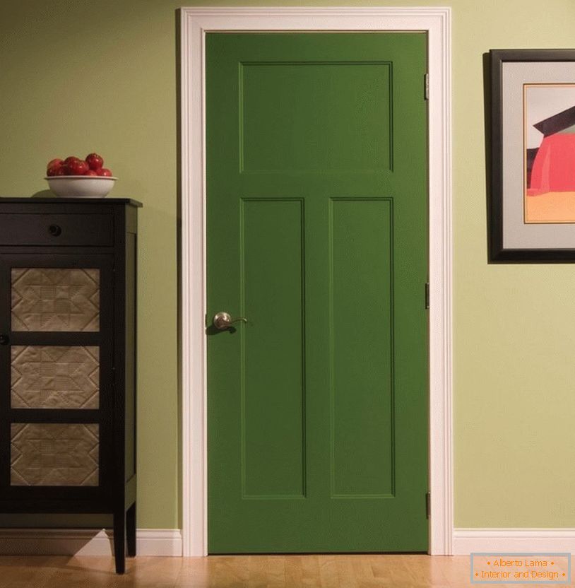 A porta verde no quarto