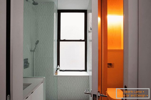 Um banheiro de um multifuncional transformador de apartamentos em Nova York
