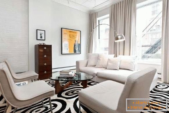 Tapete preto e branco na sala de estar com um design moderno