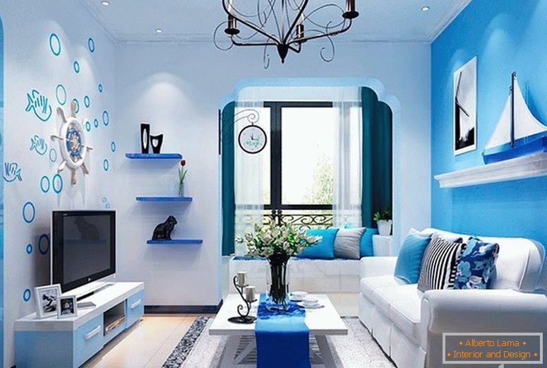 Sala de estar com um interior azul