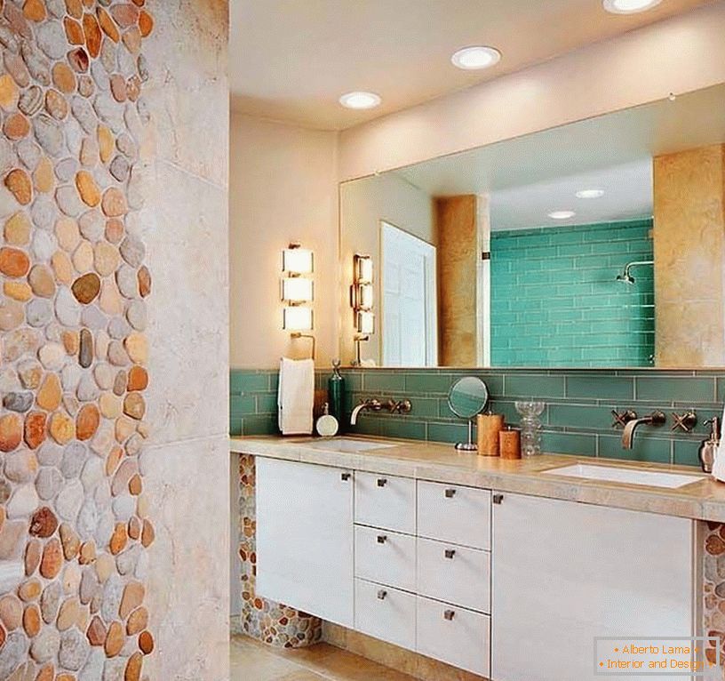 Mosaico de uma pedra em um interior de um banheiro