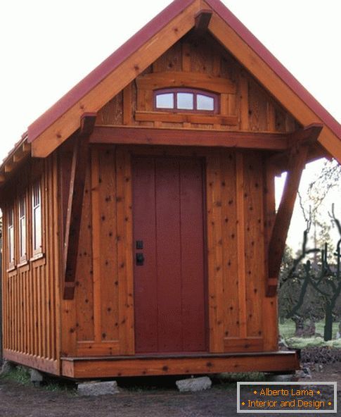 Casa minúscula de madeira