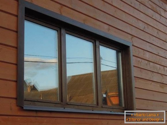 Platibandas para janelas em uma casa de madeira, foto 12