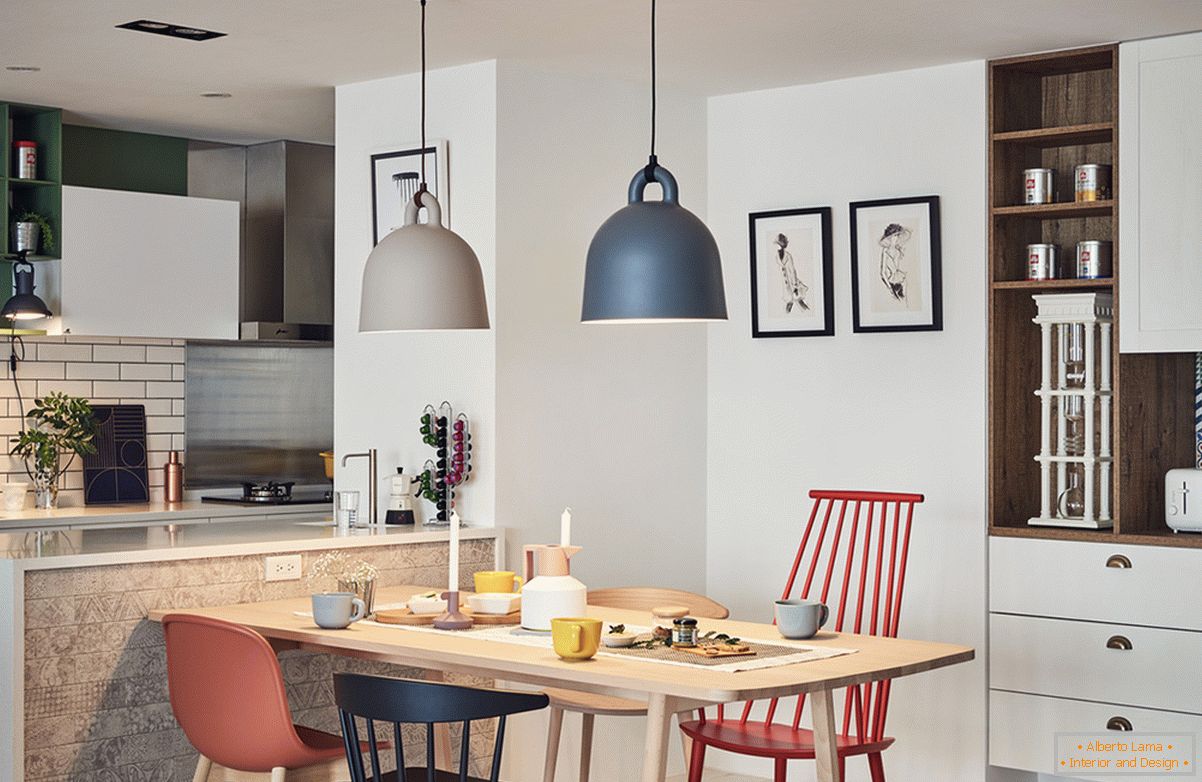 Área de jantar no design de interiores de um pequeno apartamento