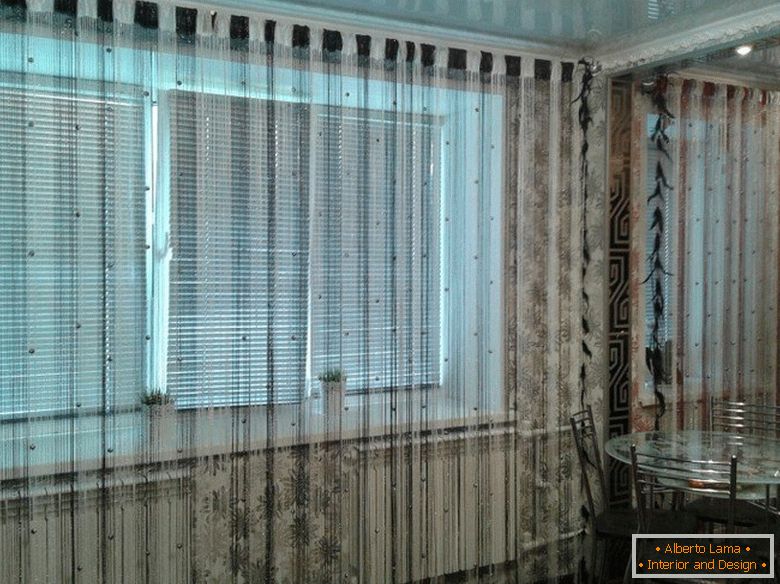 Interior com cortinas de linha