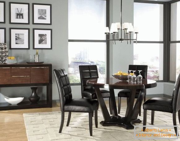 Mesa de jantar redonda elegante com cadeiras de couro
