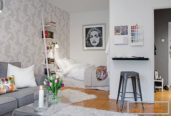 Sala de estar de um pequeno apartamento em Gotemburgo