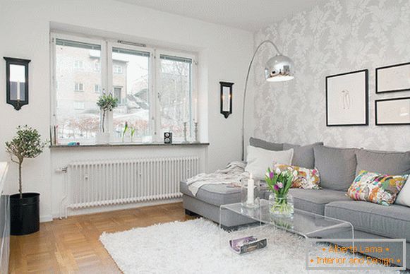 Sala de estar de um pequeno apartamento em Gotemburgo