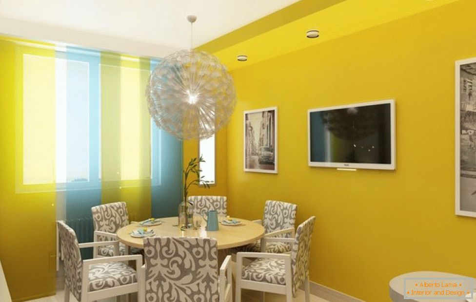 Interior da cozinha com papel de parede amarelo