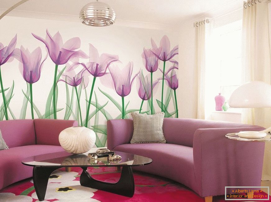Papéis de parede com flores na sala de estar