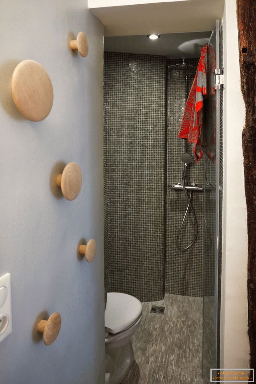 Casa de banho elegante pequeno apartamento