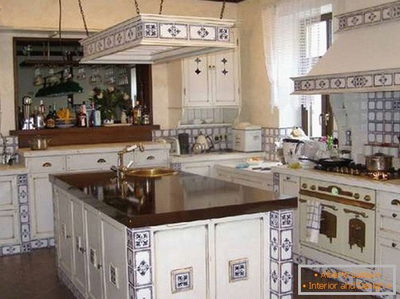 Foto da cozinha em uma casa particular no estilo da Provence