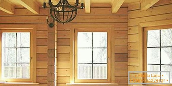 janelas em uma casa de madeira