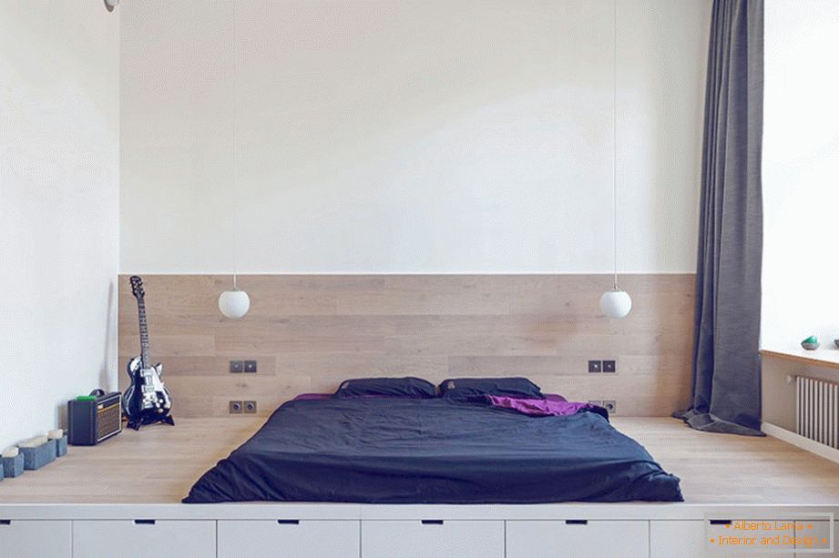 A cama original em um apartamento de um quarto