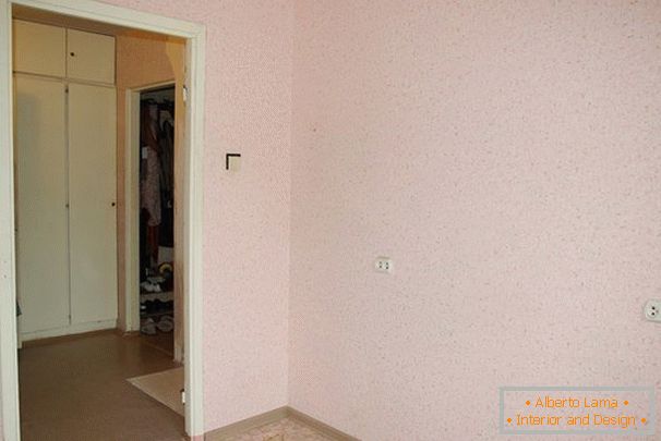 Papel de parede rosa no quarto