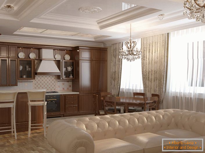 A sala de estar da cozinha é decorada em estilo Art Nouveau. Cores claras, móveis de madeira natural, lustres de teto maciço feitos de cristal são combinados de acordo com o estilo.