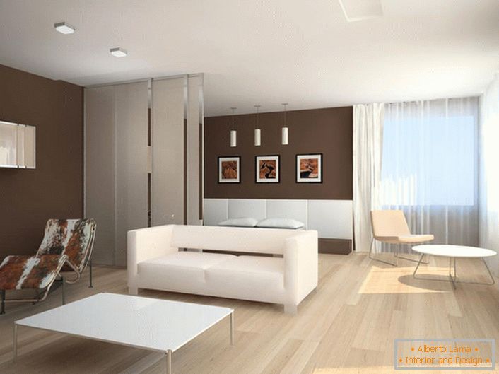 Um mínimo de móveis e elementos decorativos aumenta visualmente a sala de estar. 