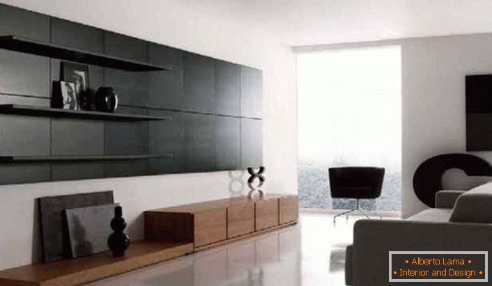 O estilo minimalista é notável por usar prateleiras práticas para decorar a sala de estar.