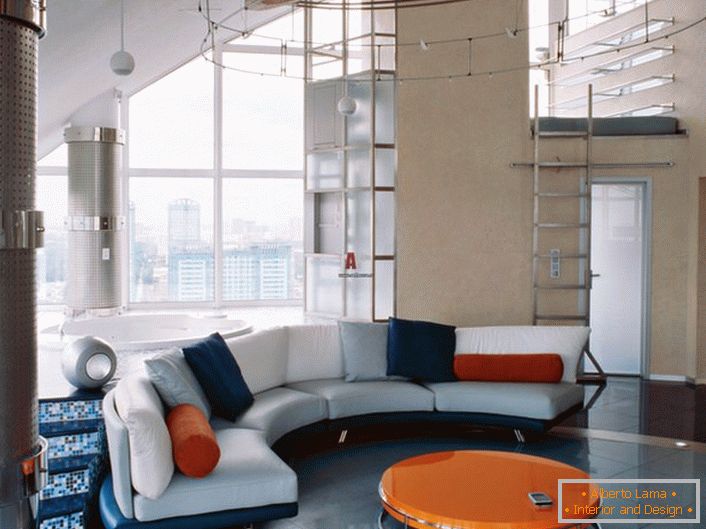 Lobby acolhedor em estilo vanguardista. A combinação de um azul rico com uma laranja brilhante sempre parece lucrativa.