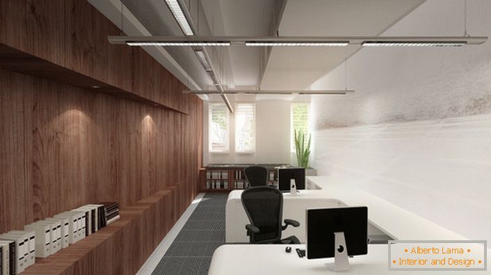 As áreas de trabalho no escritório são iluminadas por luzes LED inteligentes que podem suportar os parâmetros especificados.