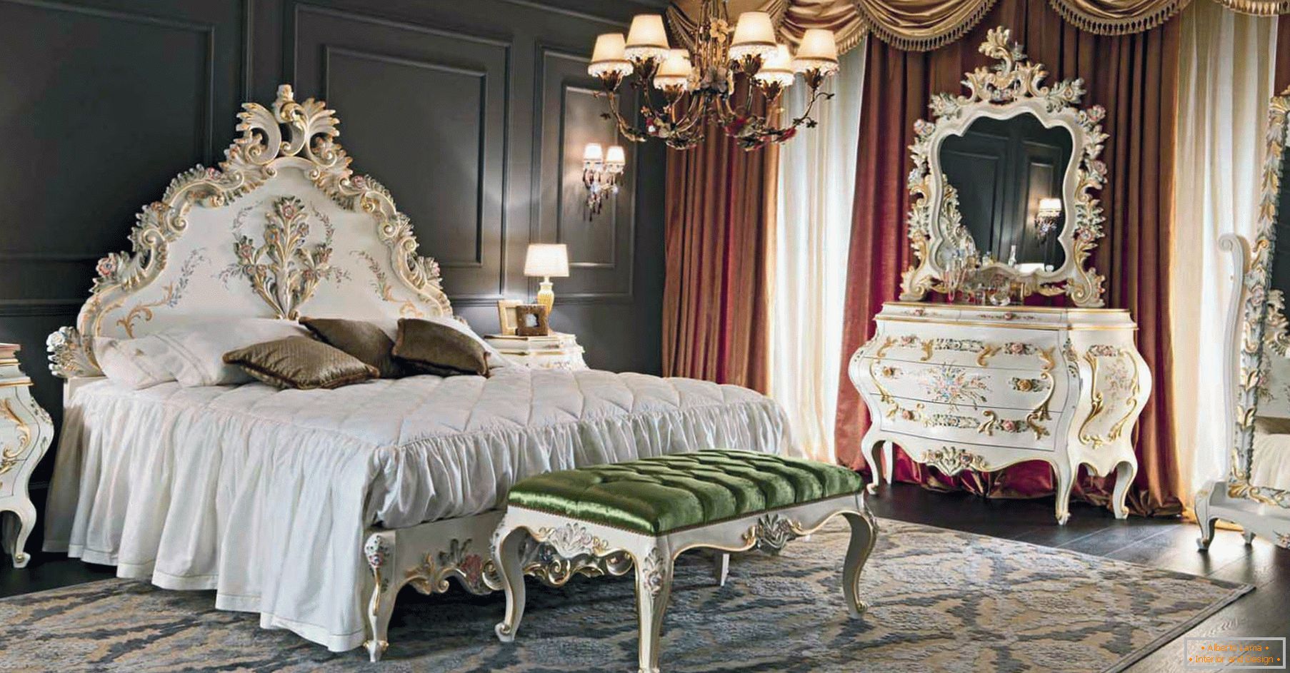 Para decorar o quarto, foi utilizado um contraste de marrom escuro, dourado, vermelho e branco. O mobiliário é selecionado de acordo com o estilo do barroco.
