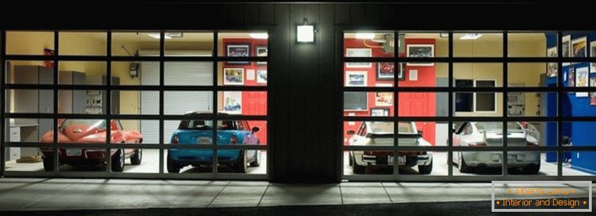 Garagem com portões de vidro