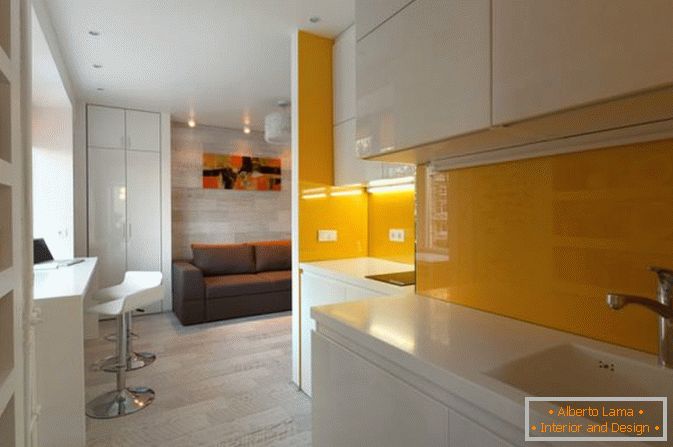 Cozinha de um pequeno apartamento em Kiev