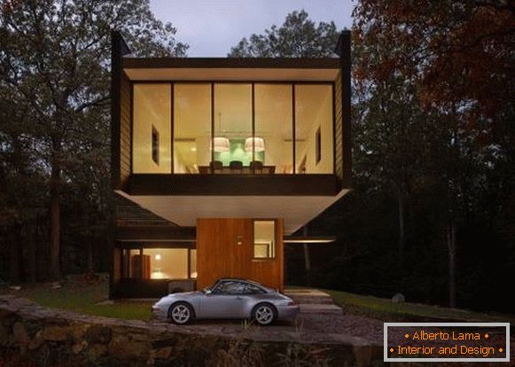 Design moderno de uma casa privada com um dossel