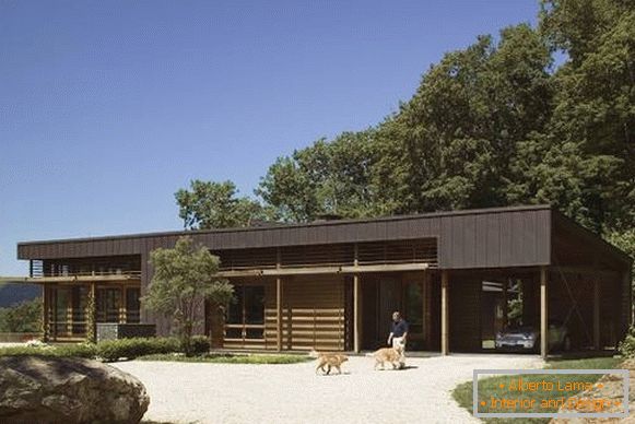 Projeto de uma casa de madeira com uma garagem