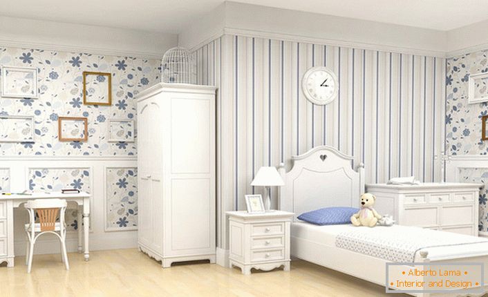 Um quarto espaçoso em estilo country para uma criança. Mobiliário moderno e elegante em estilo rústico estão decorados com molduras vazias - um passo de design criativo.